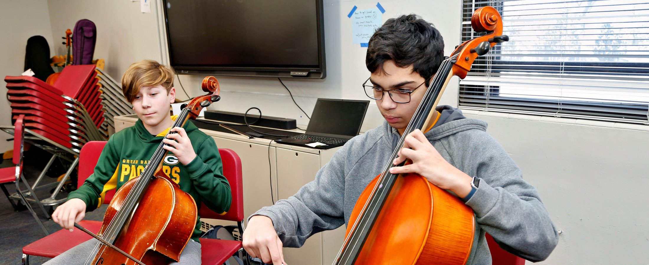 MS students in orchestra