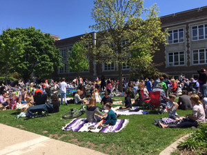 students and family picnic